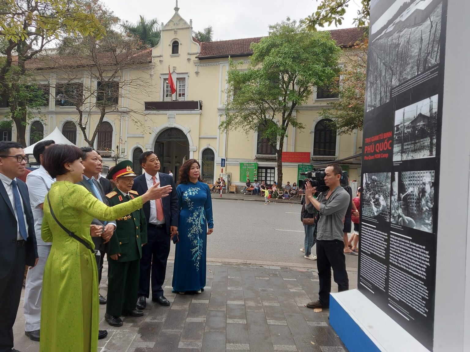 Triển lãm chuyên đề “Phút hồi sinh” - ảnh 1