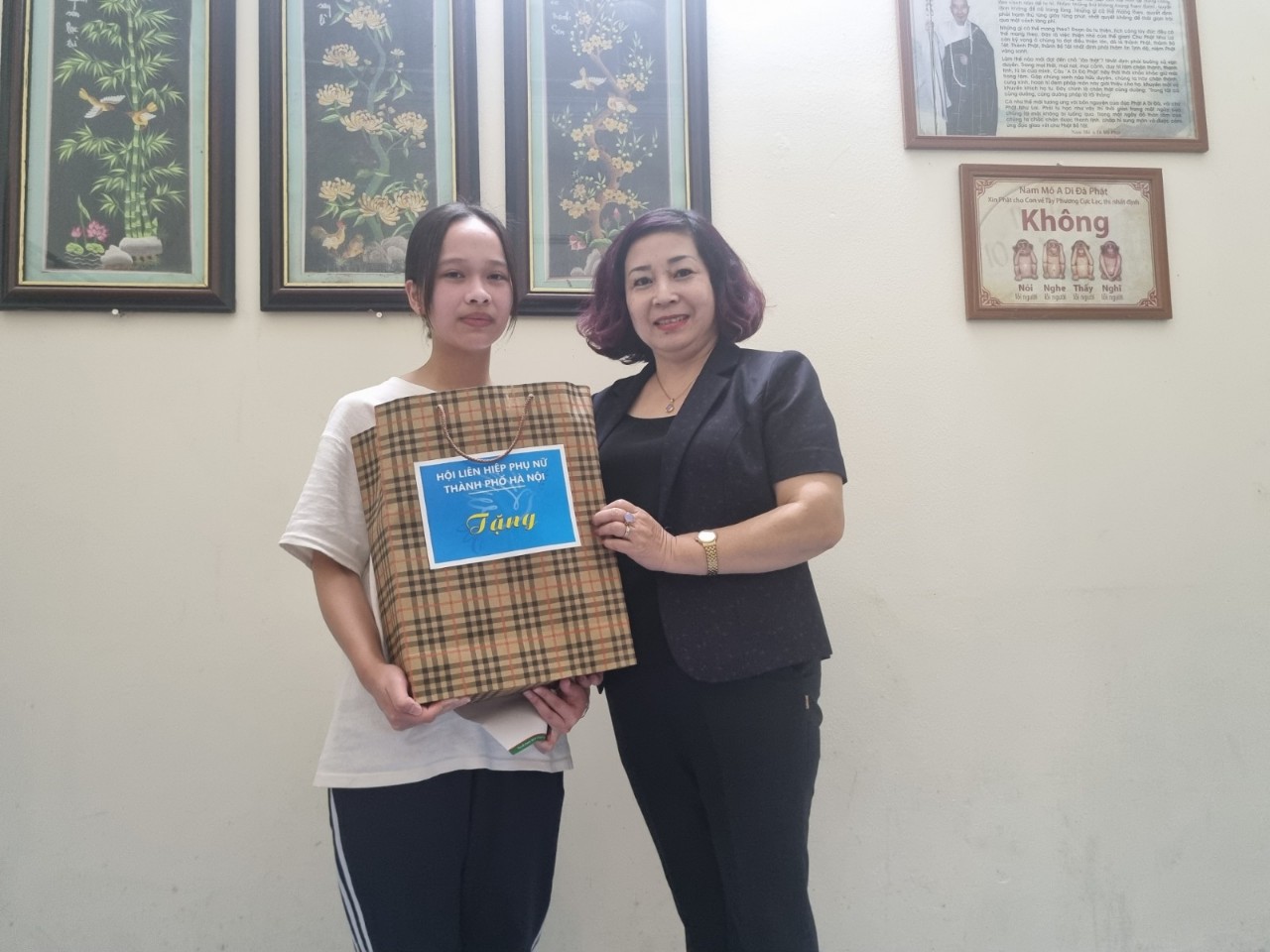 Ấm lòng trẻ mồ côi từ chương trình “Mẹ đỡ đầu” - ảnh 5