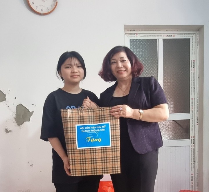 Ấm lòng trẻ mồ côi từ chương trình “Mẹ đỡ đầu” - ảnh 4