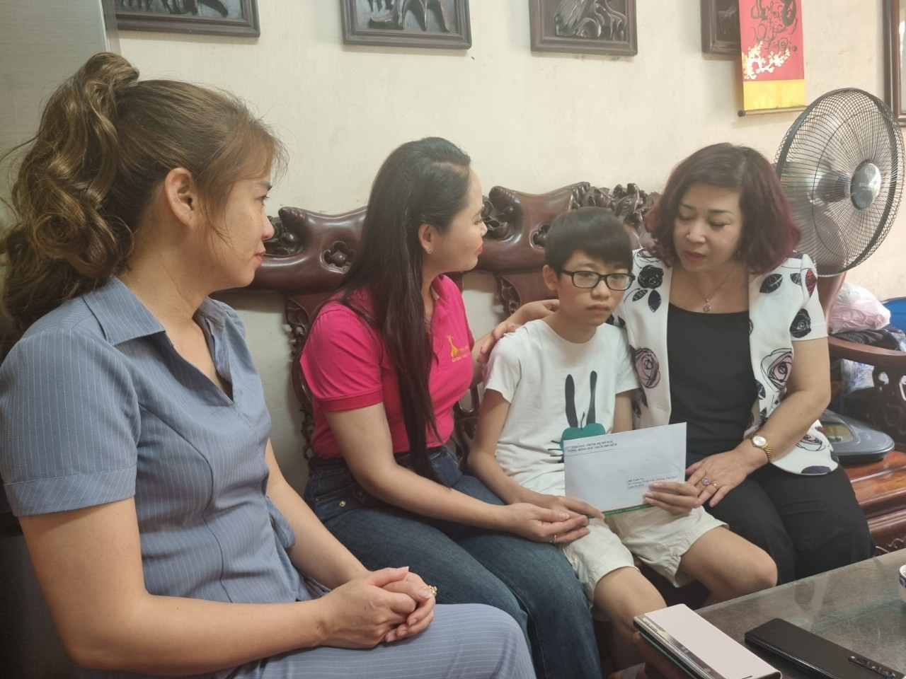 Ấm lòng trẻ mồ côi từ chương trình “Mẹ đỡ đầu” - ảnh 1