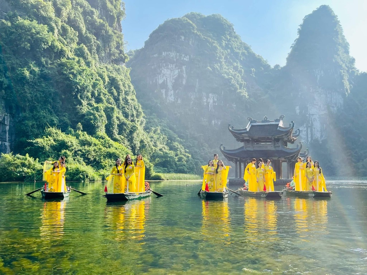 Thiết kế áo dài và làm thiện nguyện là niềm hạnh phúc - ảnh 12