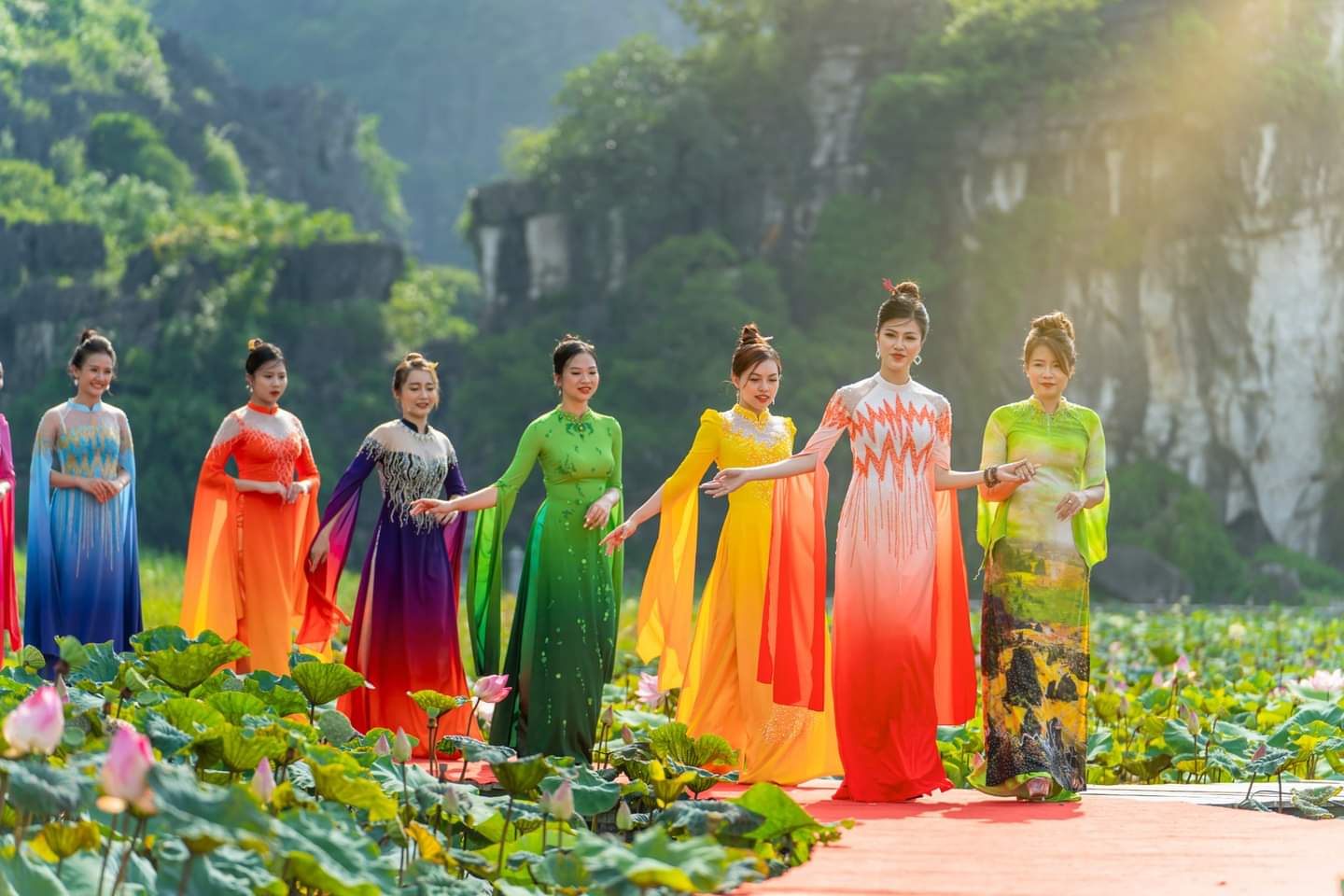 Thiết kế áo dài và làm thiện nguyện là niềm hạnh phúc - ảnh 7