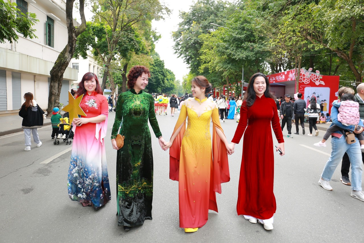 Thiết kế áo dài và làm thiện nguyện là niềm hạnh phúc - ảnh 5