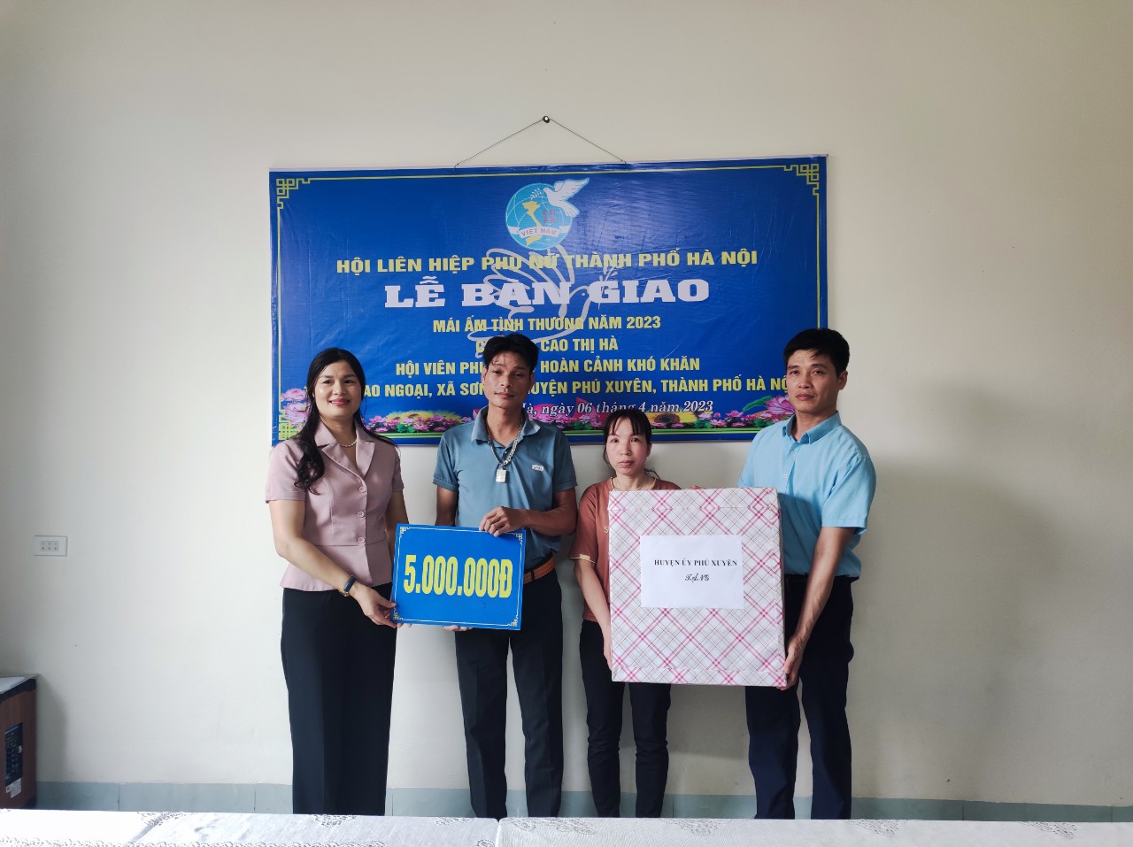 Hội LHPN Hà Nội: Bàn giao “Mái ấm tình thương” cho hội viên phụ nữ có hoàn cảnh khó khăn - ảnh 6
