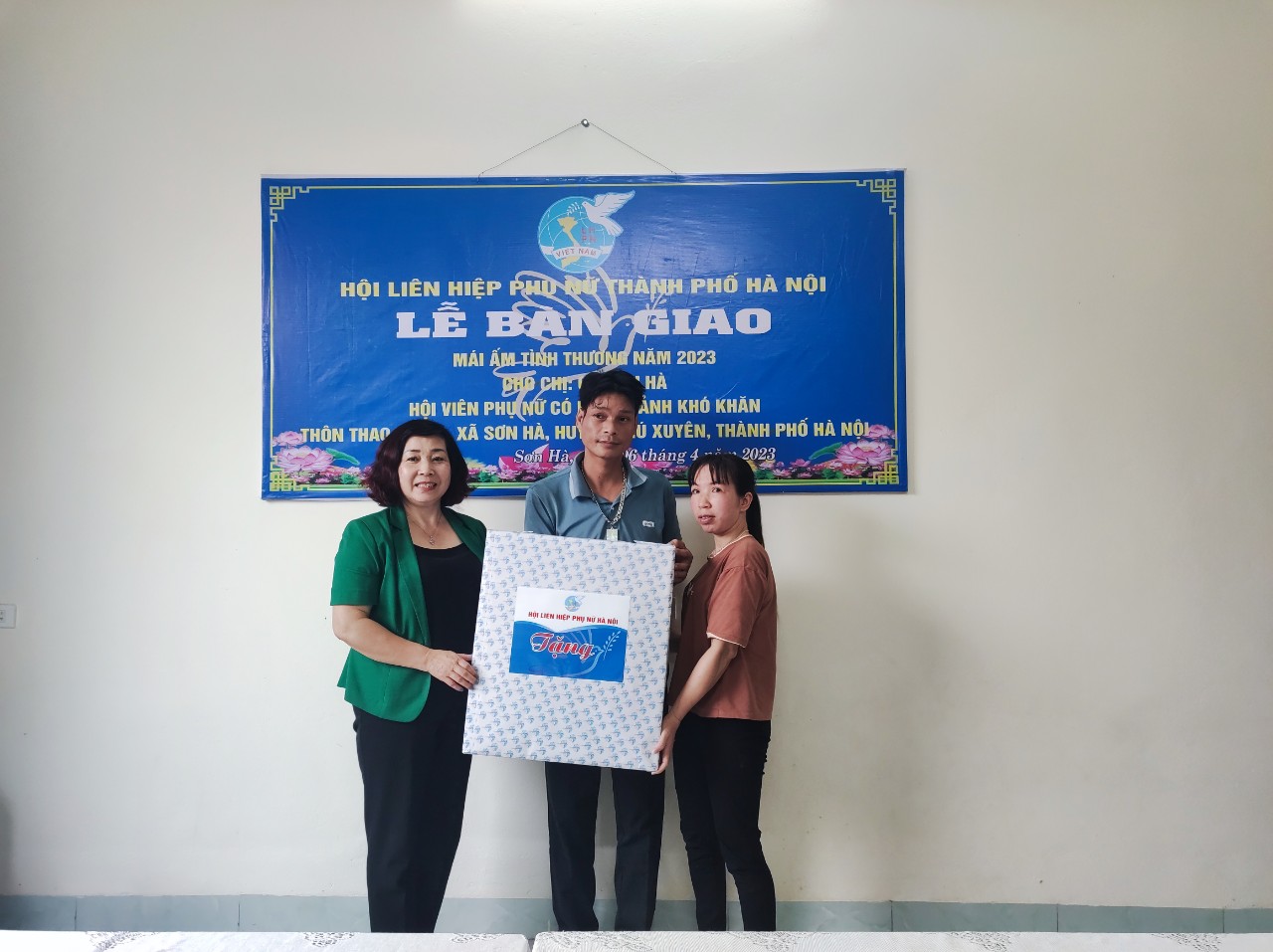 Hội LHPN Hà Nội: Bàn giao “Mái ấm tình thương” cho hội viên phụ nữ có hoàn cảnh khó khăn - ảnh 5