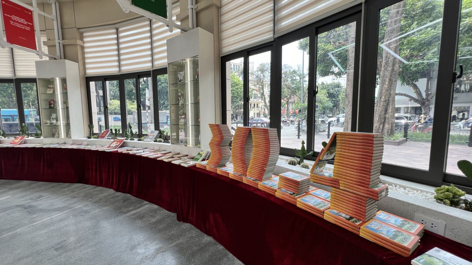 Trưng bày chuyên đề “Đại thắng mùa xuân 1975 - Khát vọng hòa bình, thống nhất đất nước” - ảnh 1