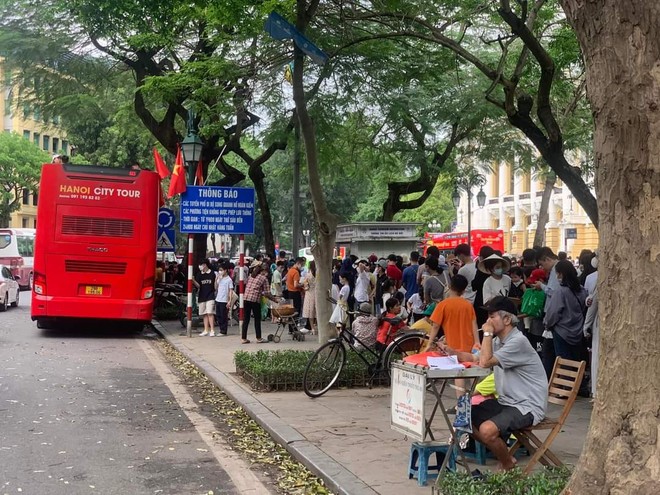 Hà Nội bổ sung thêm xe buýt 2 tầng từ ngày 30/4 đến hết ngày 3/5 - ảnh 1