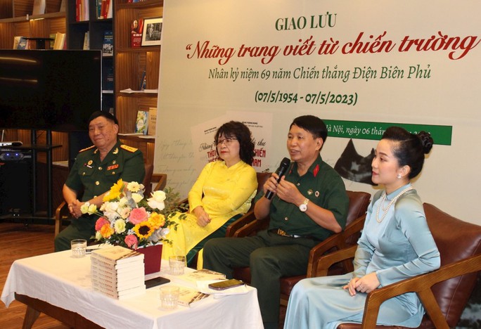 Xúc động cuộc giao lưu “Những trang viết từ chiến trường” - ảnh 1
