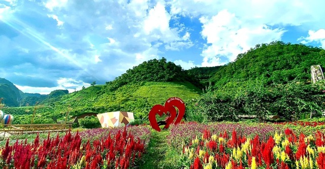 Nhiều hoạt động thu hút du khách tại Ngày hội Du lịch Văn hóa tỉnh Sơn La - ảnh 1