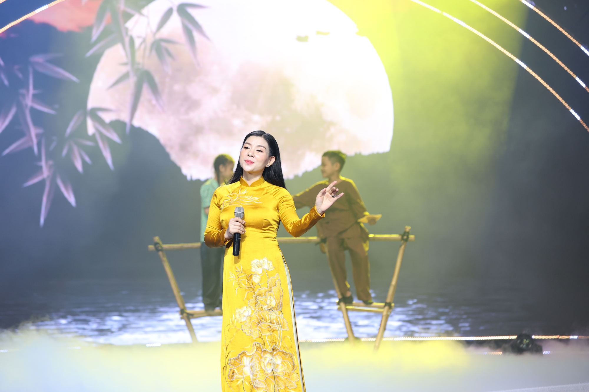 Xúc động chương trình nghệ thuật “Mạch nguồn Ví, Giặm” - ảnh 2