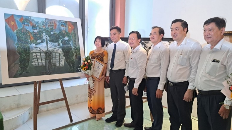 Trao giải cuộc thi sáng tác tác phẩm văn học nghệ thuật với chủ đề học tập và làm theo Bác Hồ - ảnh 2