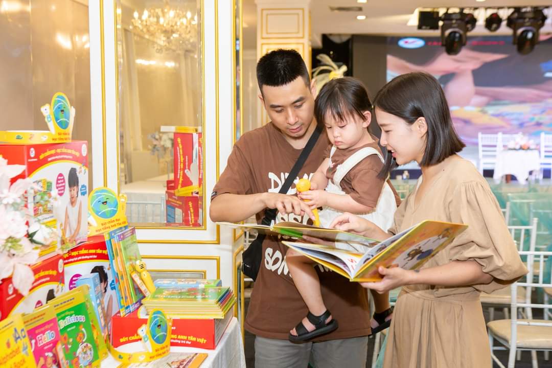 Ra mắt bộ sách công nghệ kỹ thuật số Bút chấm đọc - Học tiếng Anh - ảnh 2