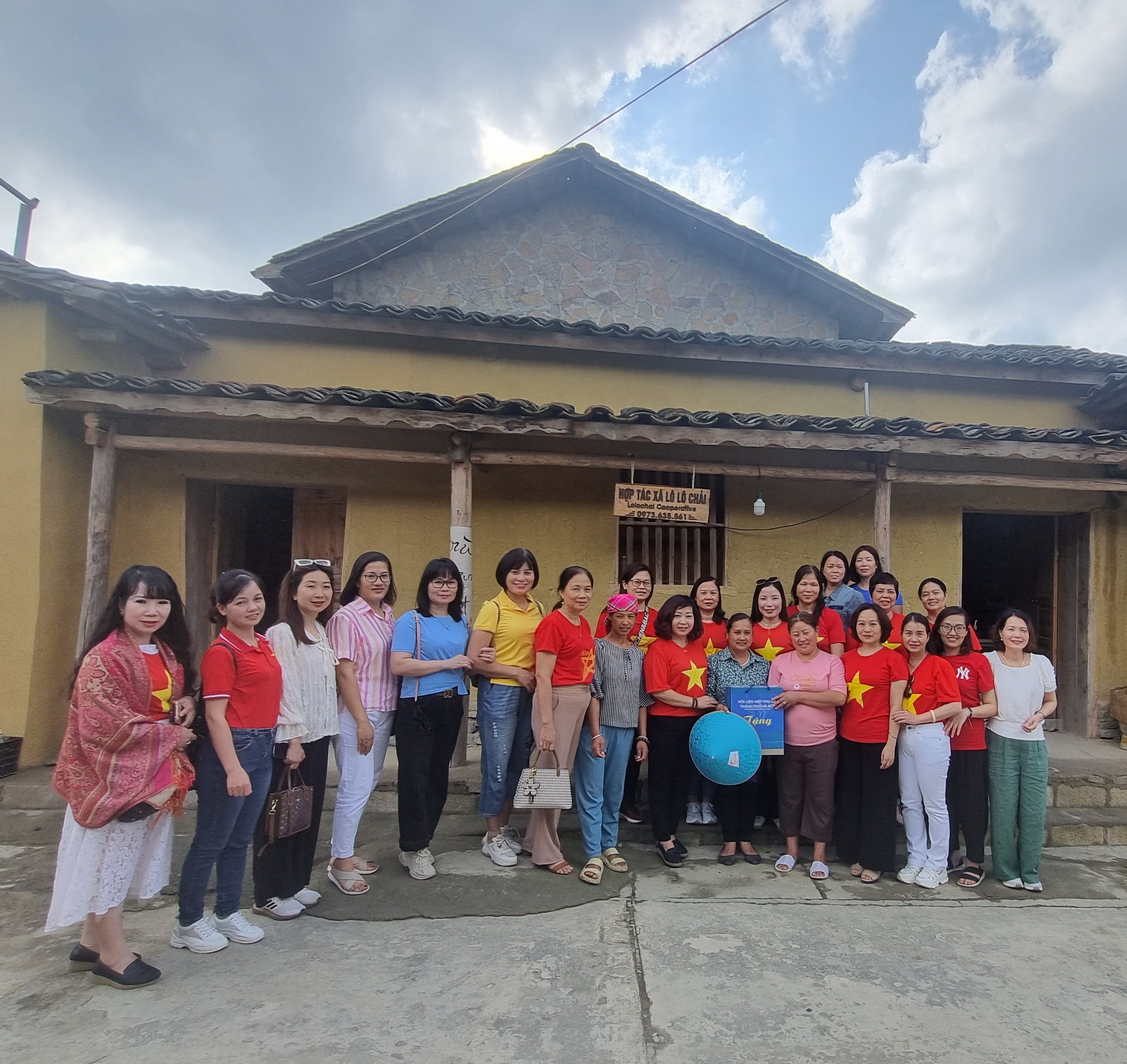 Hội LHPN Hà Nội: Thăm và trao đổi kinh nghiệm phát triển các mô hình kinh tế tập thể tại Hà Giang - ảnh 1