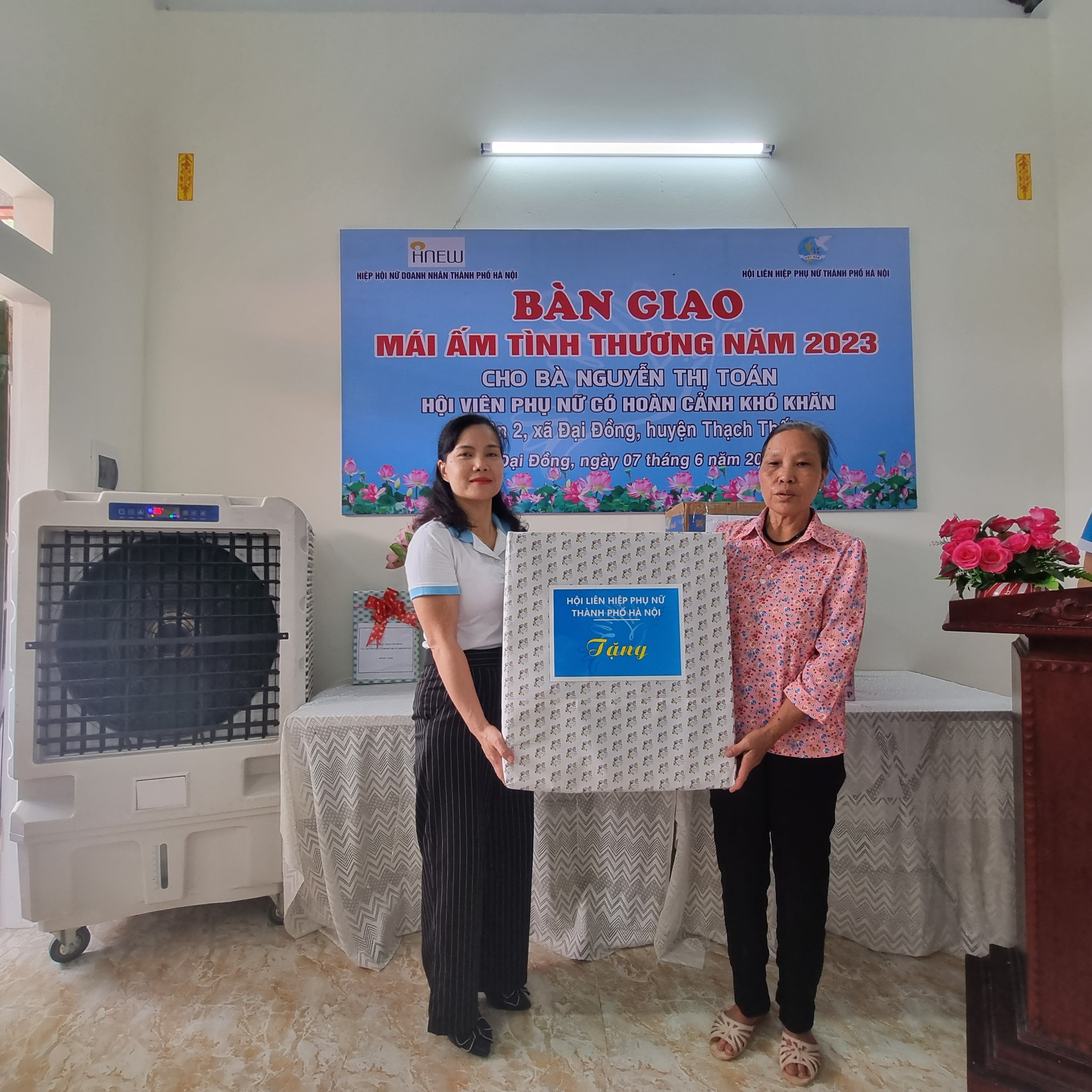 Hội LHPN Hà Nội: Bàn giao nhà Mái ấm tình thương cho hội viên có hoàn cảnh khó khăn tại huyện Thạch Thất - ảnh 3