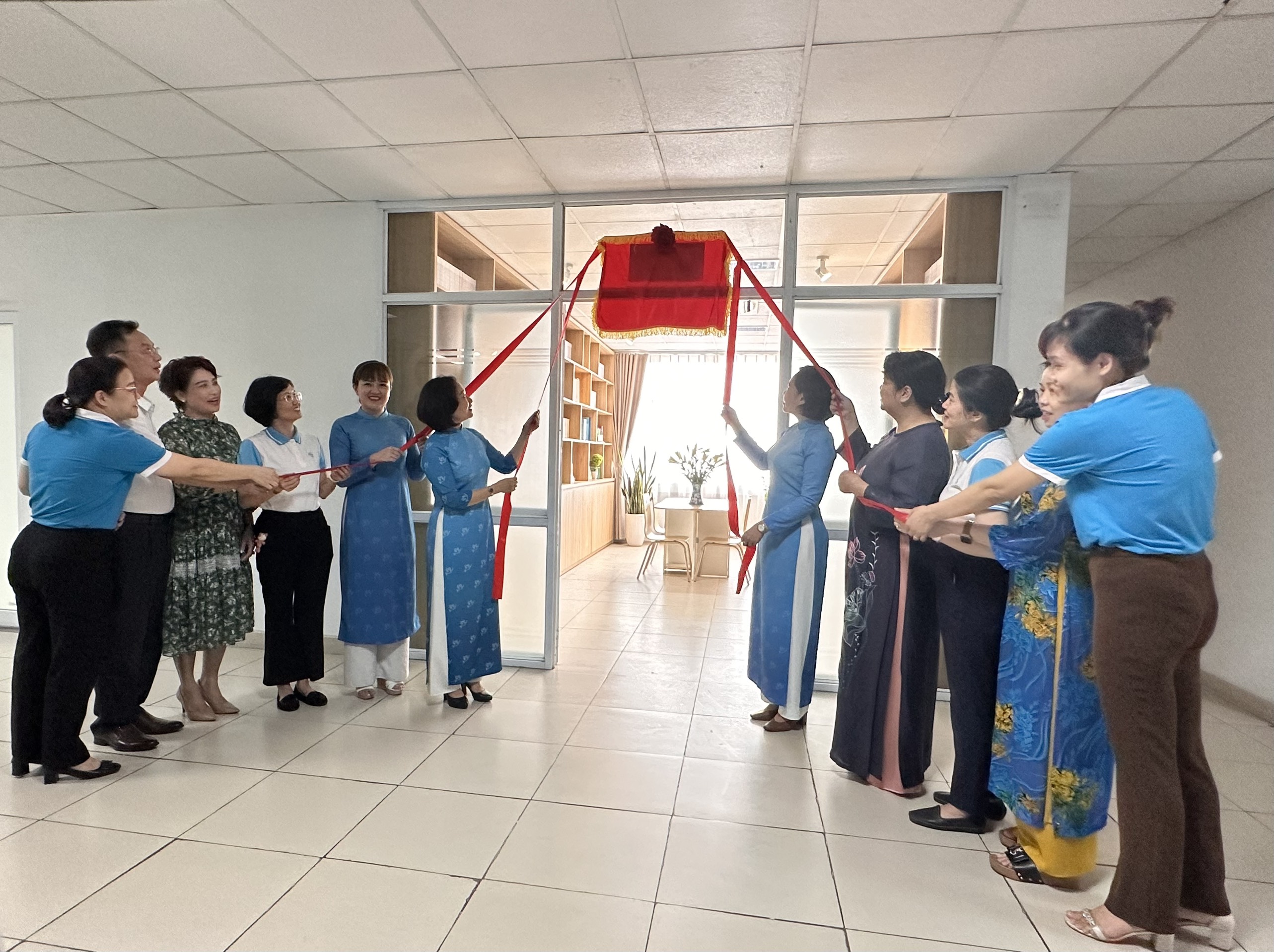 Hội LHPN thành phố Hà Nội khai trương phòng đọc sách - ảnh 1