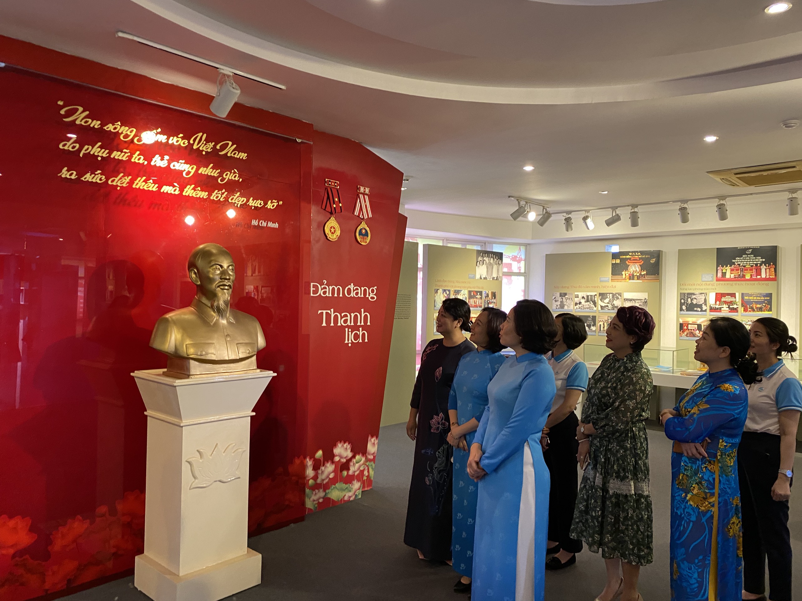 Hội LHPN thành phố Hà Nội khai trương phòng đọc sách - ảnh 6