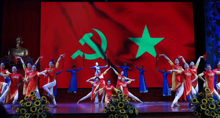 Tưng bừng trình diễn tại chung kết Hội thi Dân vũ và Thể dục thể thao phụ nữ toàn quốc 2023 - ảnh 1