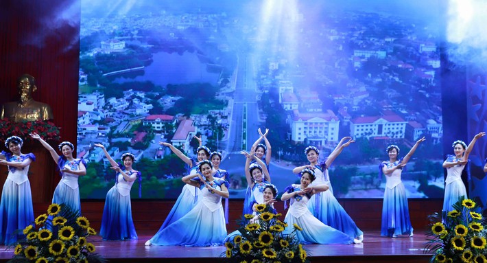 Tưng bừng trình diễn tại chung kết Hội thi Dân vũ và Thể dục thể thao phụ nữ toàn quốc 2023 - ảnh 3