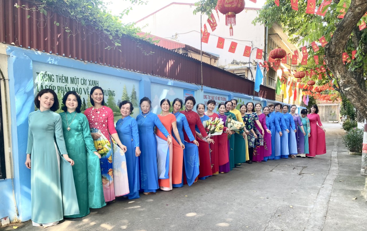 Long Biên: Ra mắt mô hình tuyến bích hoạ - ngõ hoa “Sạch đẹp - Văn minh - An toàn” - ảnh 3