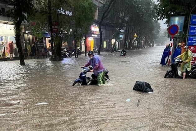 Bão Doksuri có thể mạnh lên thành siêu bão - ảnh 1