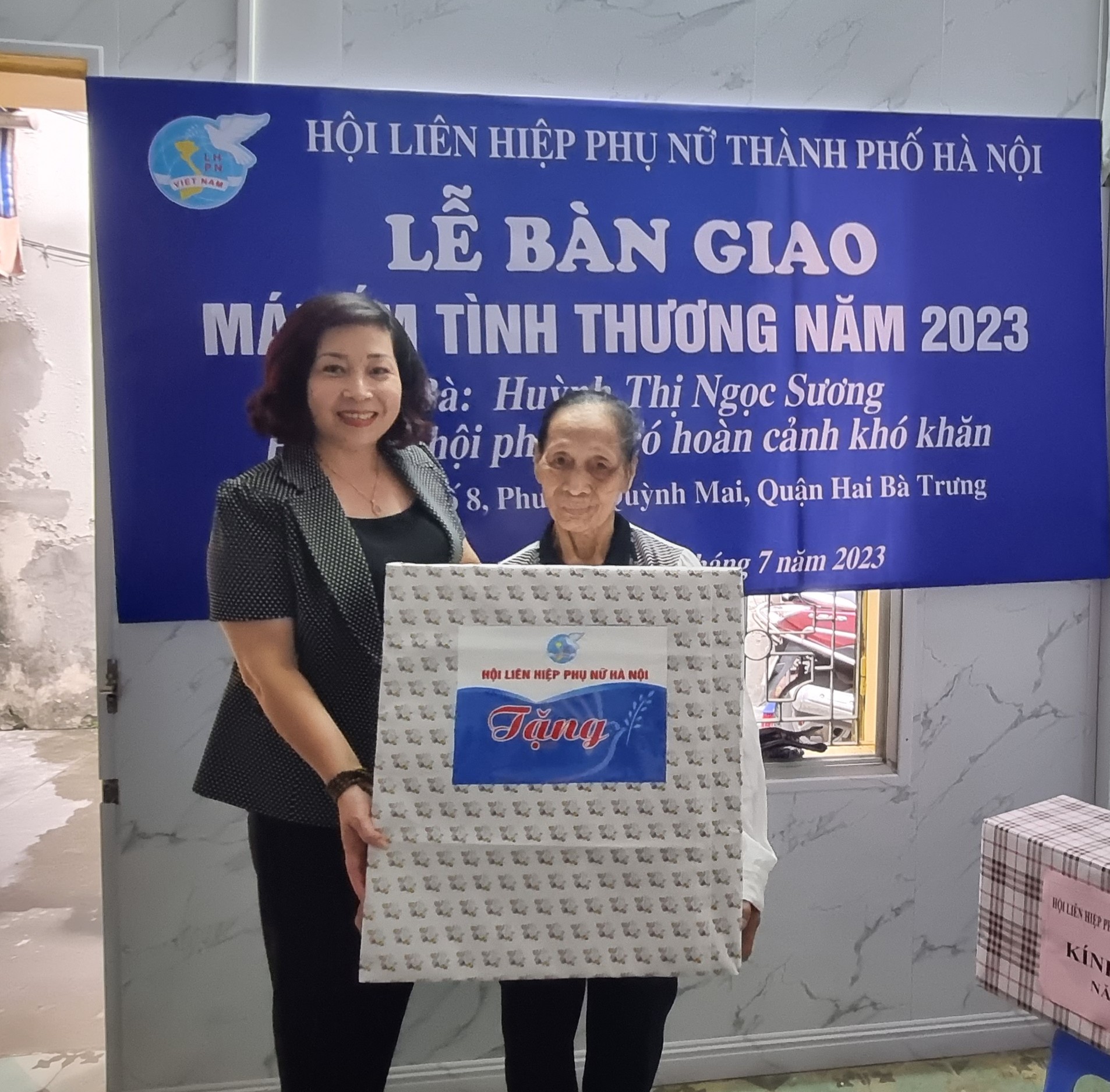 Hội LHPN Hà Nội: Bàn giao “Mái ấm tình thương” cho gia đình chính sách tại quận Hai Bà Trưng - ảnh 3