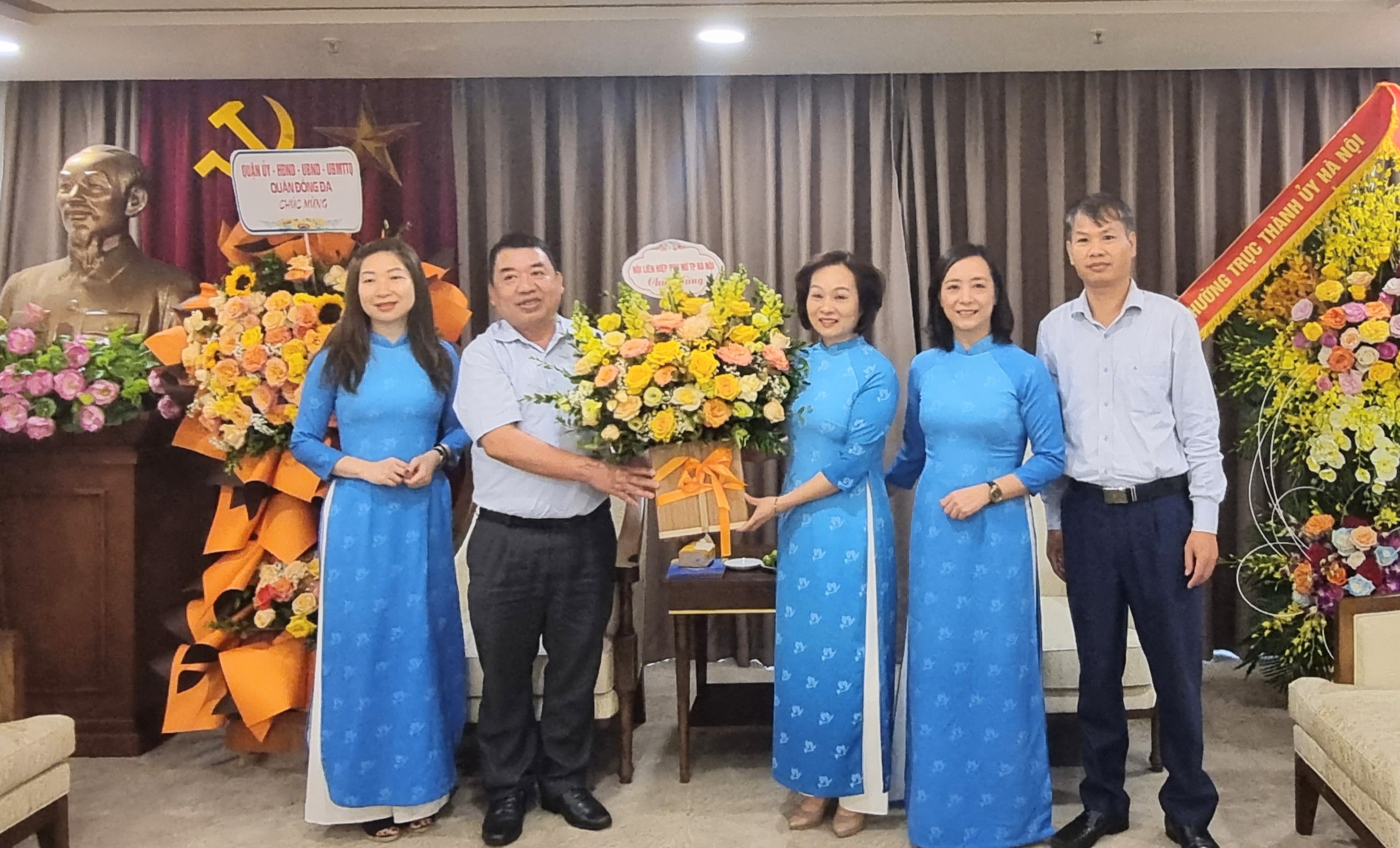 Chúc mừng Ban Tuyên giáo Hà Nội nhân ngày truyền thống ngành Tuyên giáo - ảnh 1