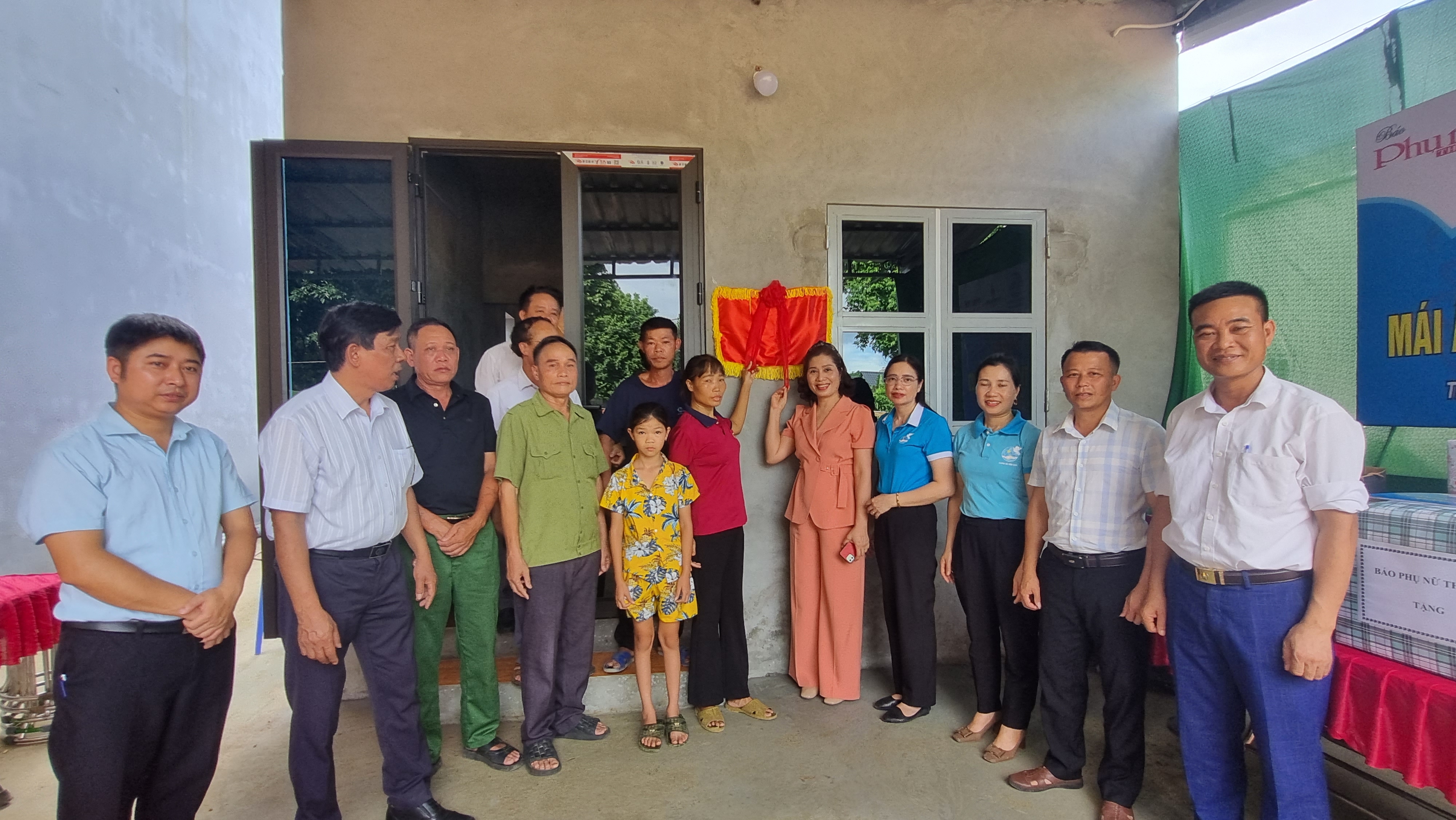 Bàn giao “Mái ấm tình thương” cho hội viên phụ nữ có hoàn cảnh khó khăn - ảnh 1
