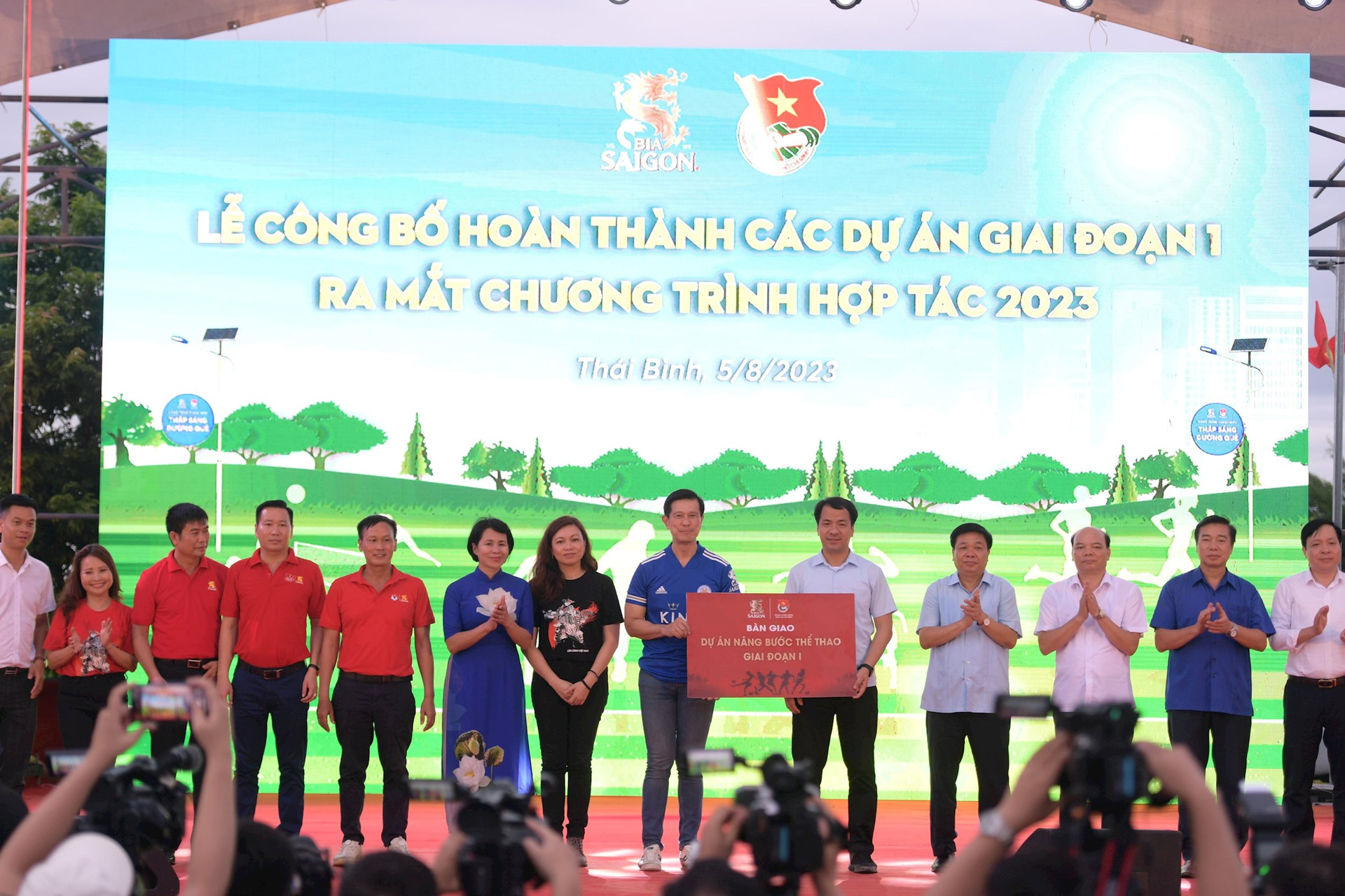 Hoàn tất 10 sân thể thao cộng đồng và bàn giao cho các tỉnh - ảnh 1
