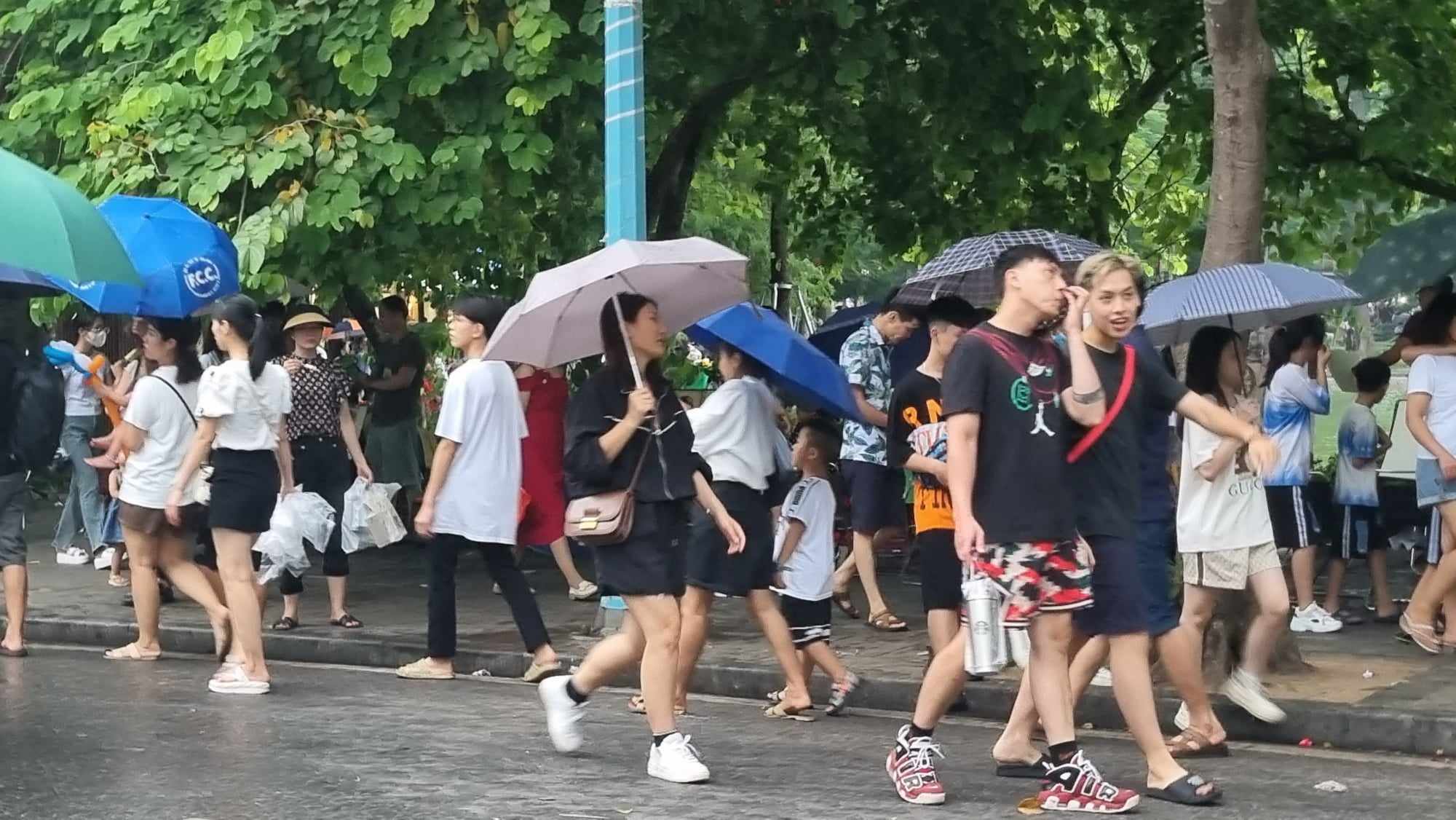 Ngày thứ 3 kỳ nghỉ lễ Quốc khánh, thời tiết mát mẻ cho mọi người đi chơi - ảnh 4