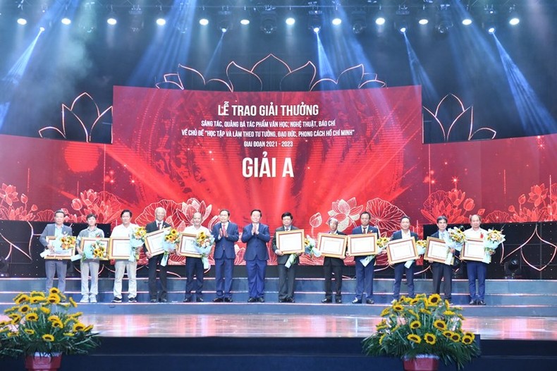 Tôn vinh các tác phẩm văn học, nghệ thuật, báo chí về chủ đề
