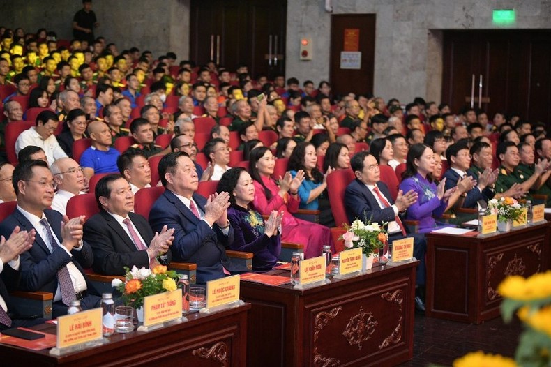 Tôn vinh các tác phẩm văn học, nghệ thuật, báo chí về chủ đề
