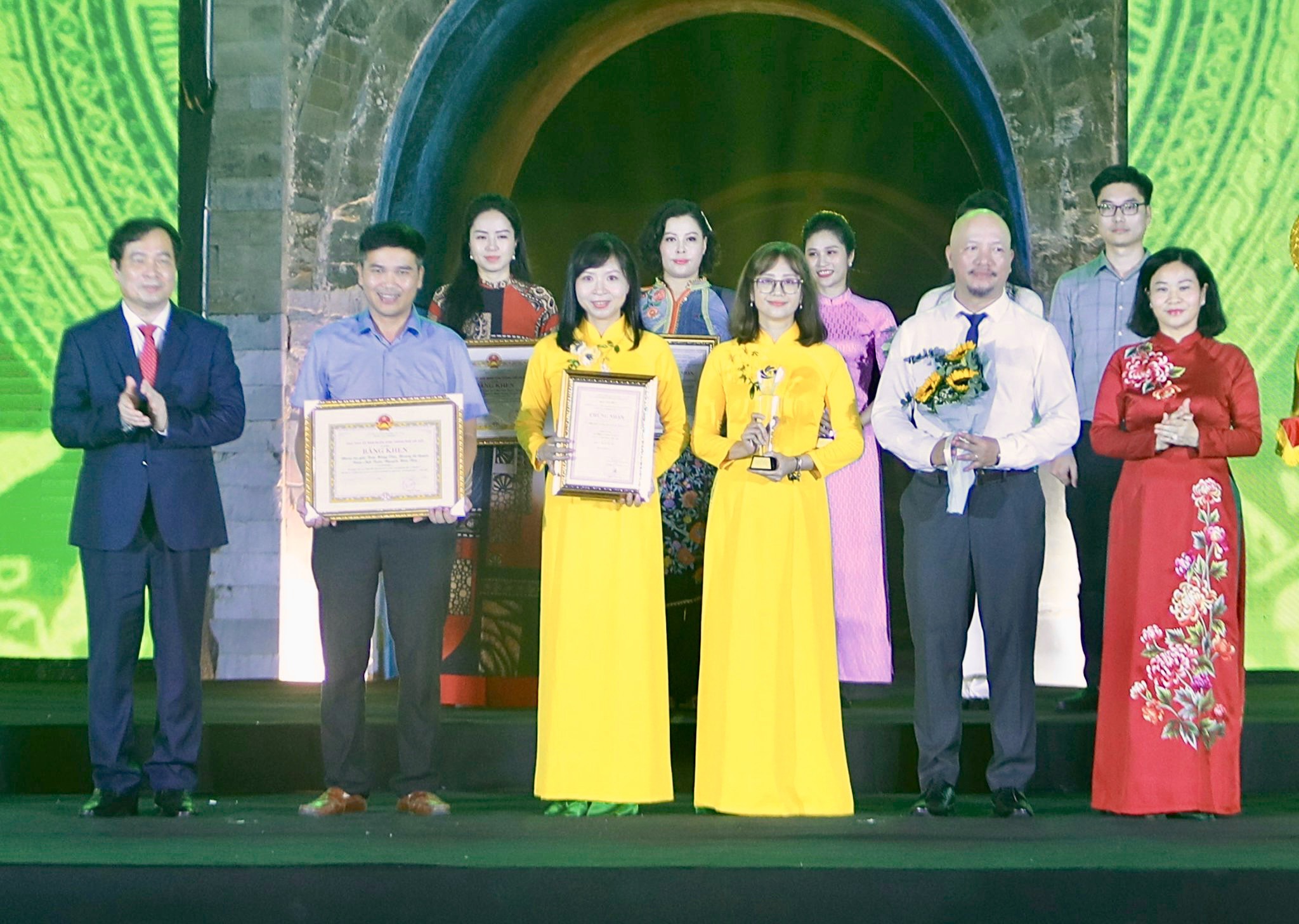 Trao giải Báo chí Phát triển văn hóa và xây dựng người Hà Nội thanh lịch, văn minh năm 2023 - ảnh 2