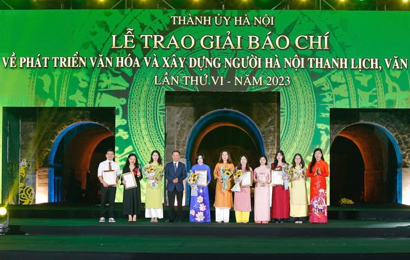 Trao giải Báo chí Phát triển văn hóa và xây dựng người Hà Nội thanh lịch, văn minh năm 2023 - ảnh 3