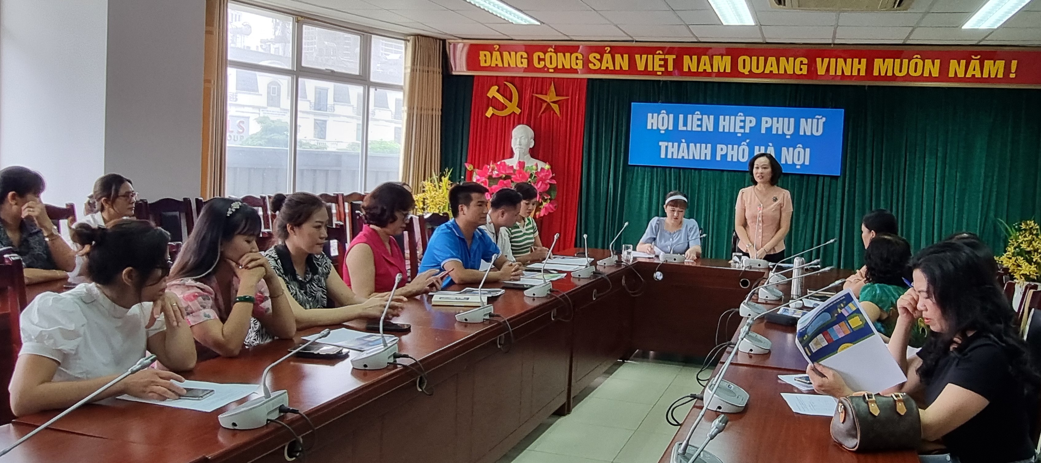 Triển khai chương trình Đồng diễn áo dài “Phụ nữ Thủ đô - hội nhập phát triển” năm 2023 - ảnh 1