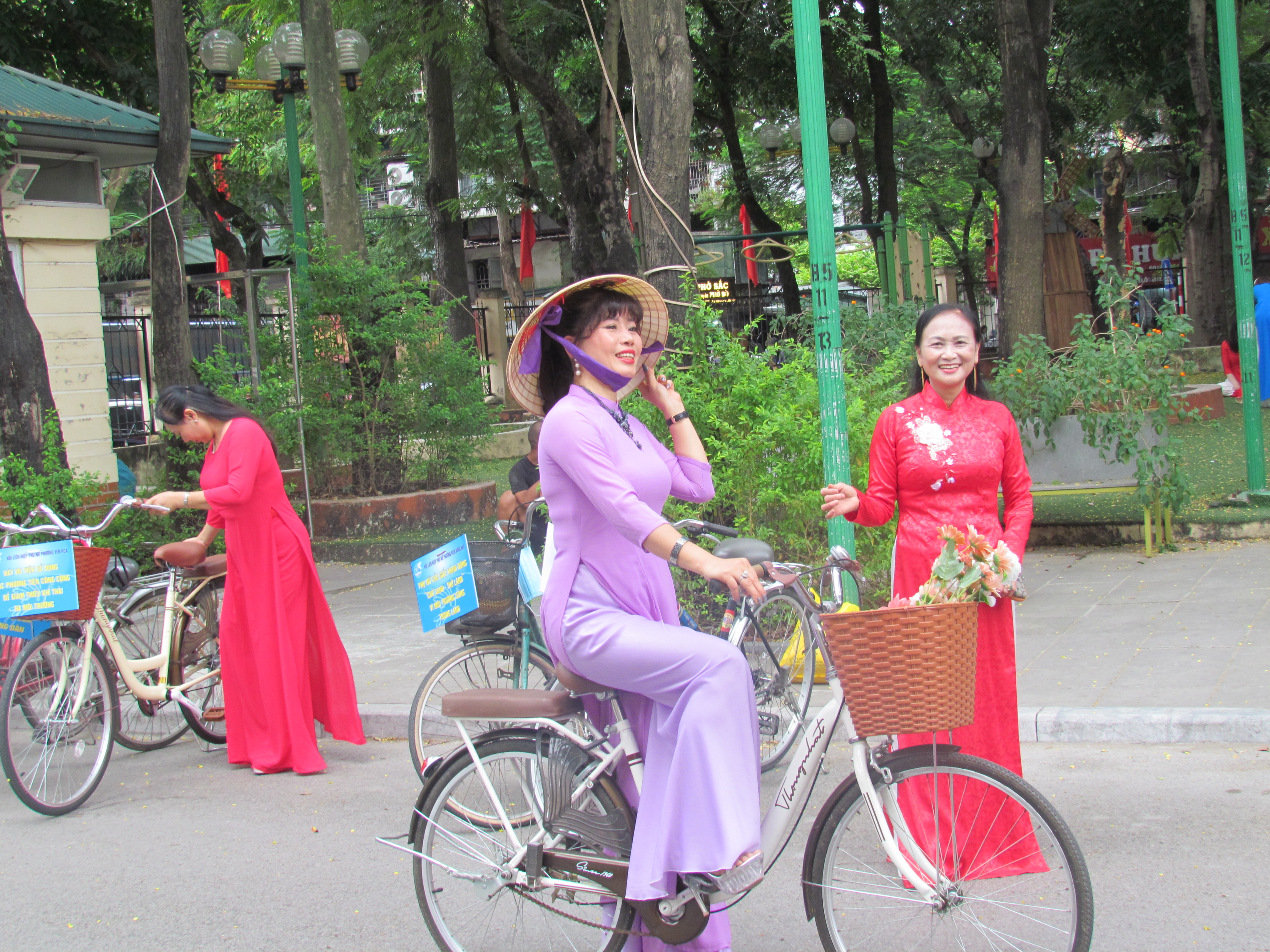 Cầu Giấy: Sôi nổi Ngày hội “Duyên dáng áo dài” - ảnh 11