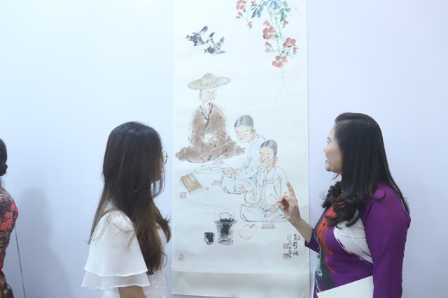 Triển lãm trưng bày tranh của họa sĩ Việt Nam và Hàn Quốc - ảnh 2