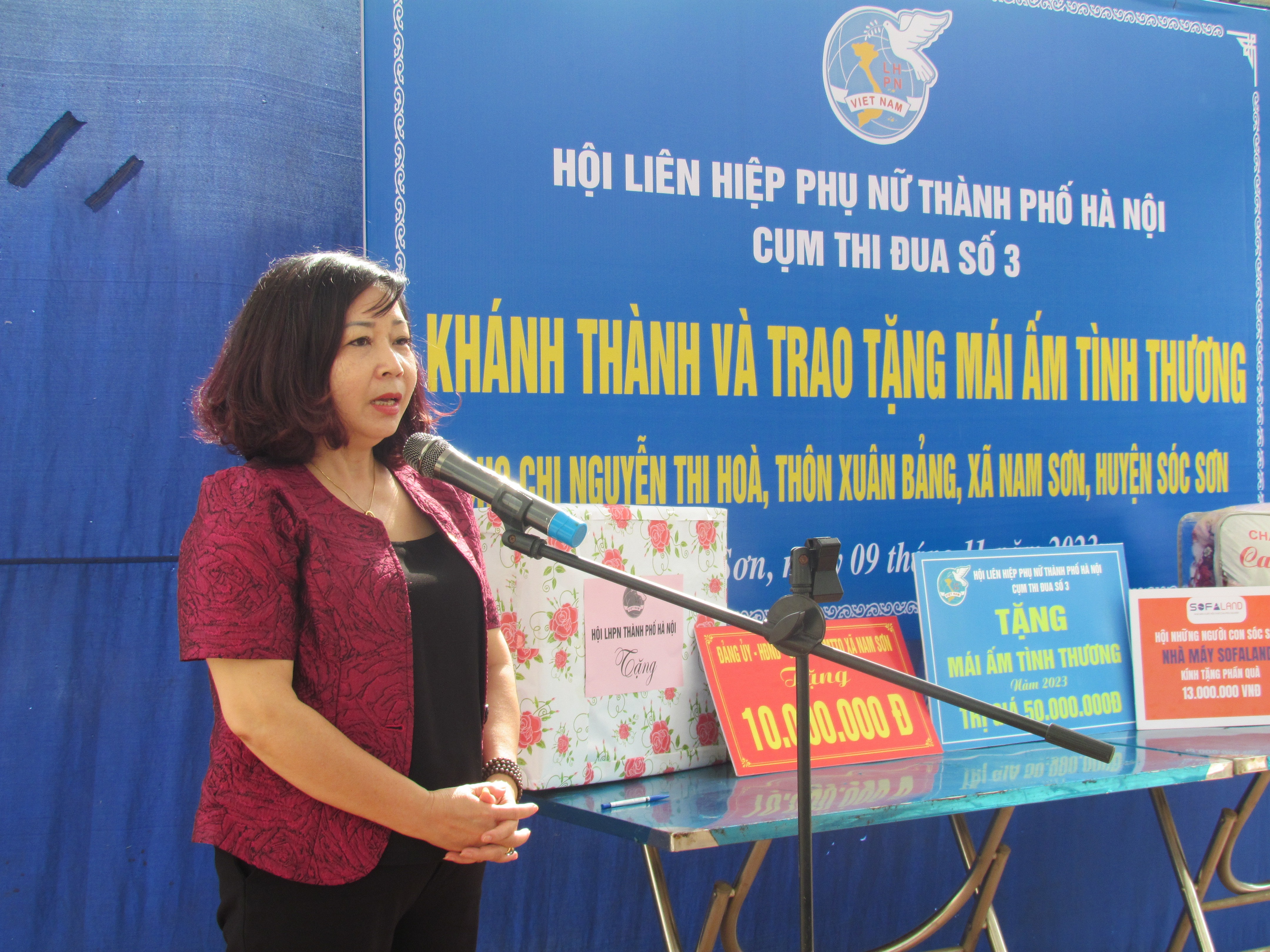 Cụm thi đua số 3 Hội LHPN Hà Nội trao tặng “Mái ấm tình thương” cho hội viên hoàn cảnh khó khăn - ảnh 3