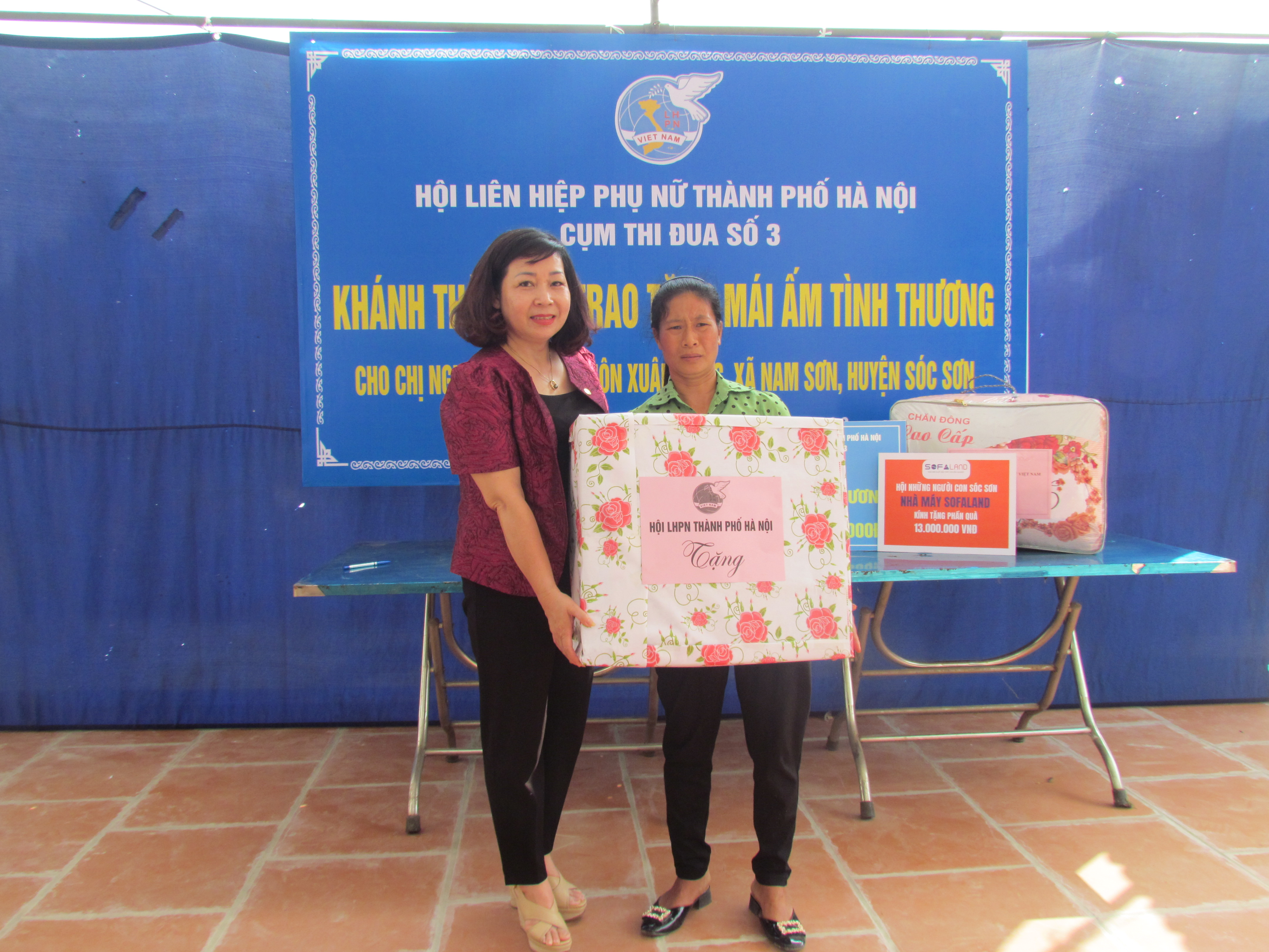 Cụm thi đua số 3 Hội LHPN Hà Nội trao tặng “Mái ấm tình thương” cho hội viên hoàn cảnh khó khăn - ảnh 5