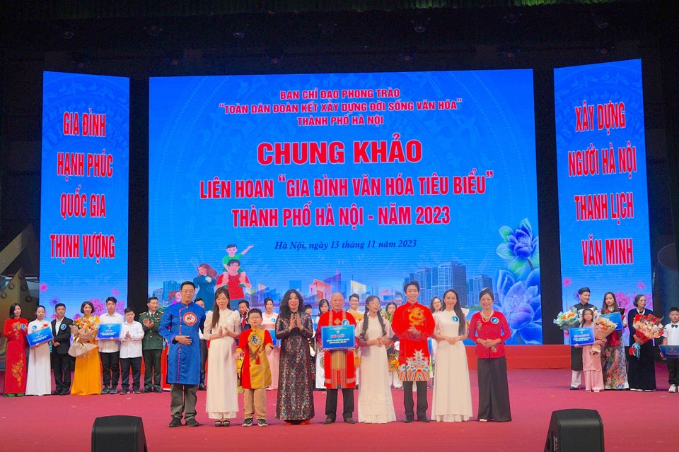 Sôi nổi Liên hoan 'Gia đình văn hóa tiêu biểu' thành phố Hà Nội lần thứ II - ảnh 5