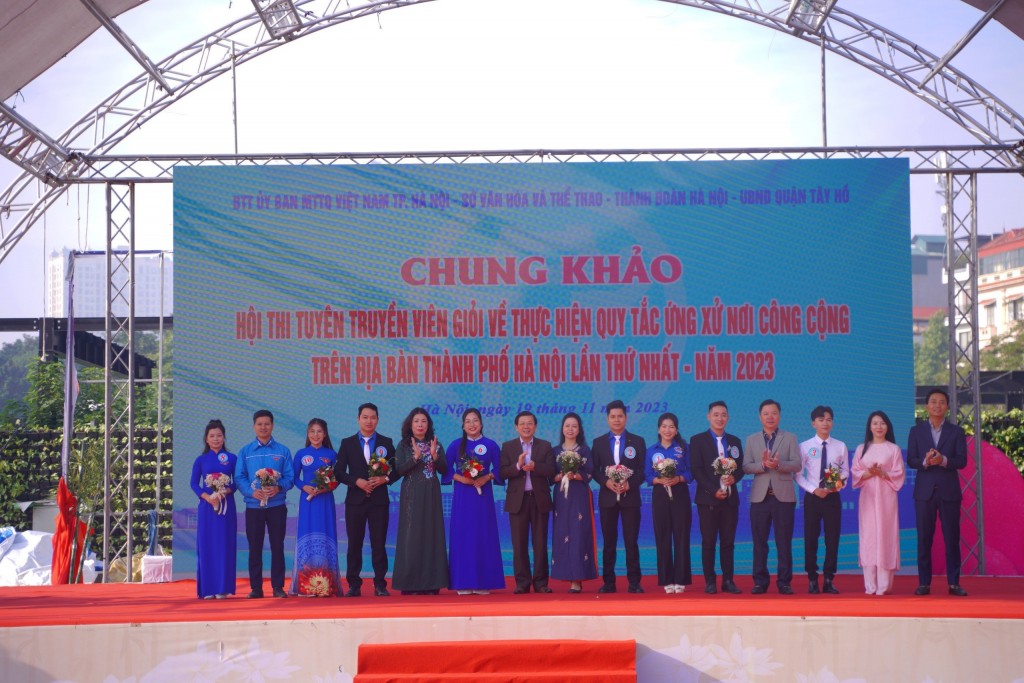 Chung khảo Hội thi “Tuyên truyền viên giỏi tuyên truyền quy tắc ứng xử nơi công cộng” năm 2023 - ảnh 7