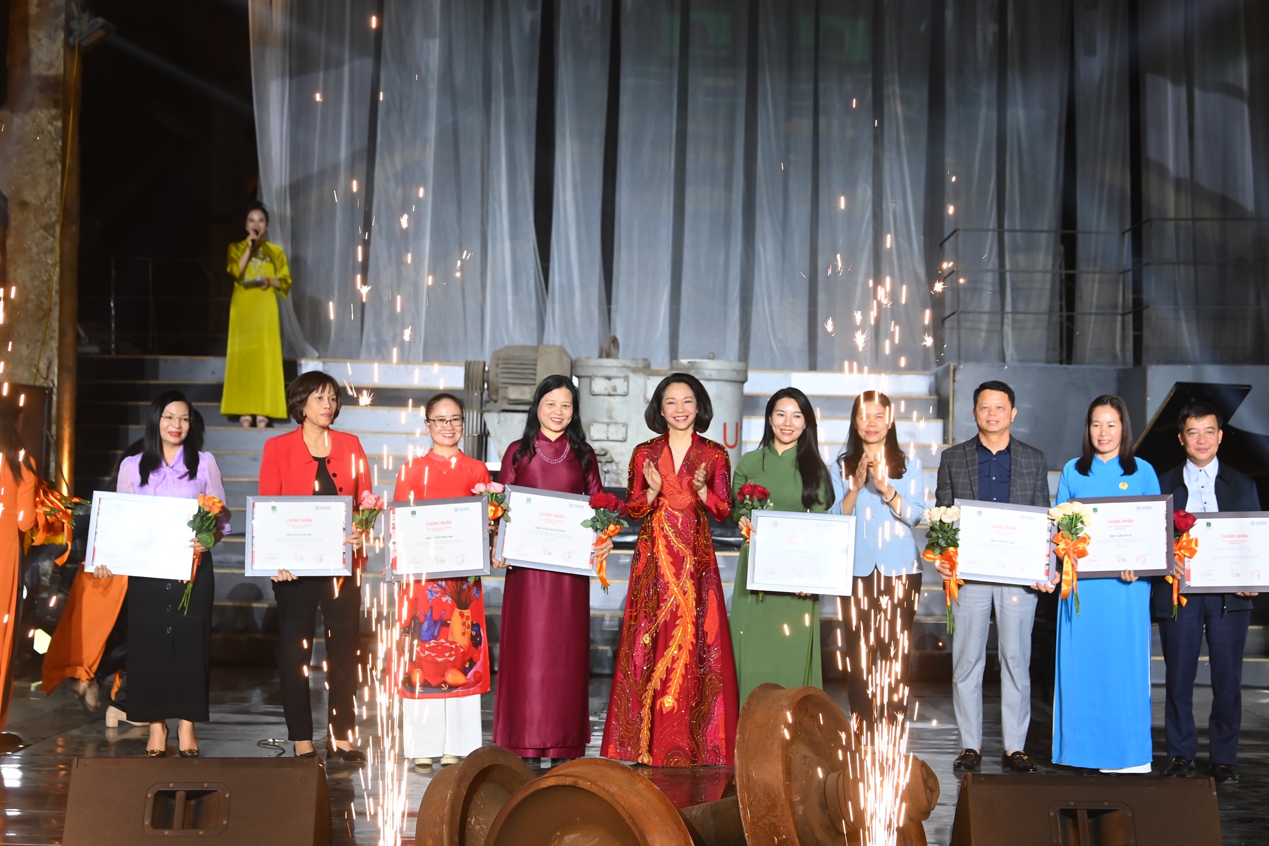 200.000 lượt khách đến Lễ hội Thiết kế sáng tạo Hà Nội 2023 - ảnh 1