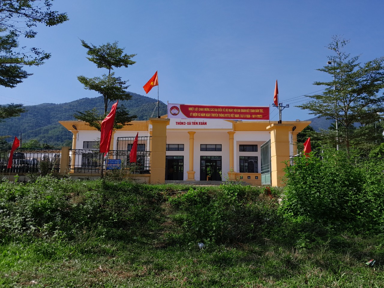 Xây dựng hạ tầng xã hội vùng đồng bào dân tộc thiểu số - ảnh 1