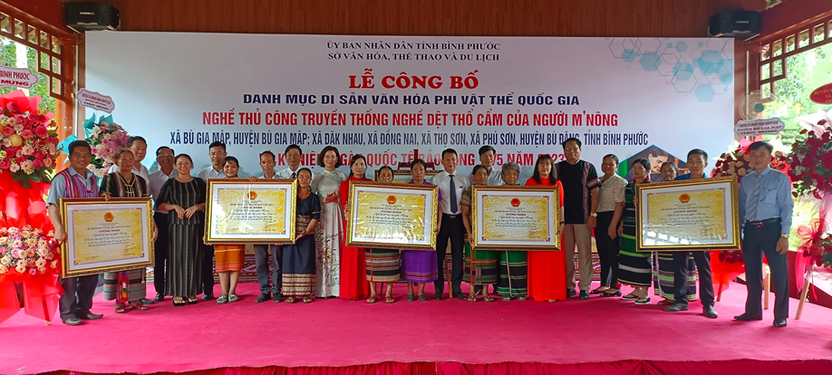 Độc đáo nghề dệt thổ cẩm của người Mnông ở Bình Phước - ảnh 2