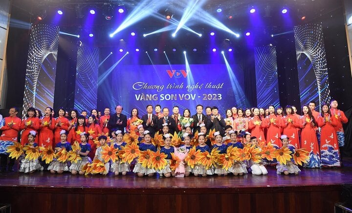 “Vàng son VOV” - tri ân và tôn vinh các thể hệ nhạc sĩ, nghệ sĩ - ảnh 2