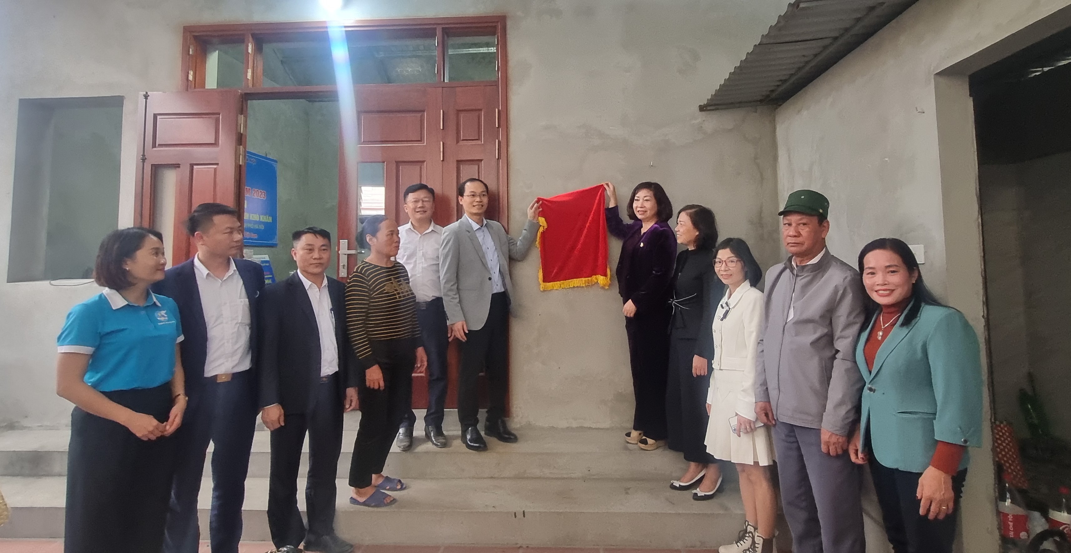 Trao kinh phí hỗ trợ xây dựng “Mái ấm tình thương” cho hội viên phụ nữ có hoàn cảnh khó khăn - ảnh 1