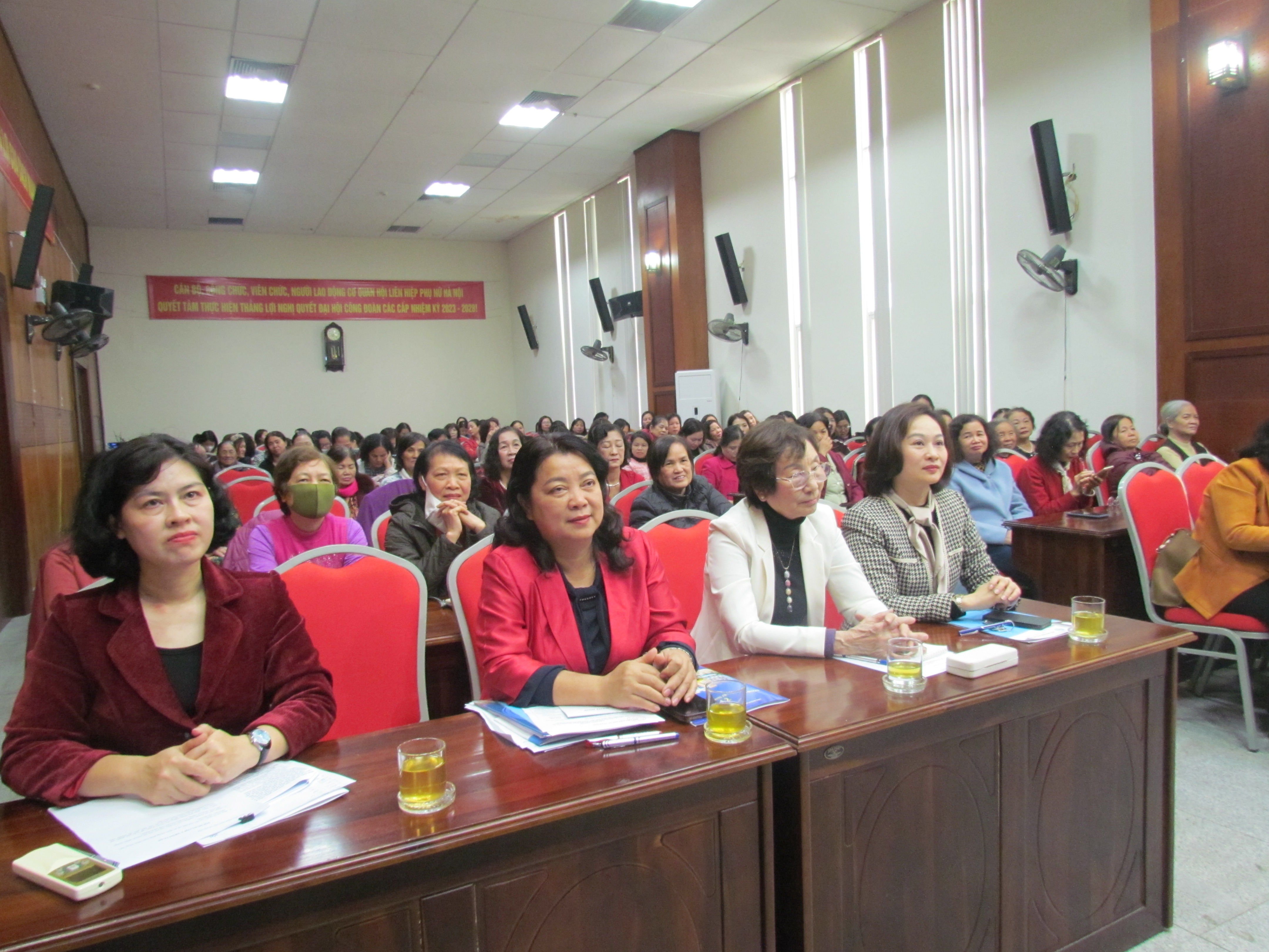 Phụ nữ đóng vai trò quan trọng trong xây dựng Thành phố hòa bình, sáng tạo - ảnh 1