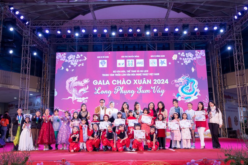 “Long Phụng sum vầy“- Chương trình đầm ấm Tết Giáp Thìn - ảnh 1