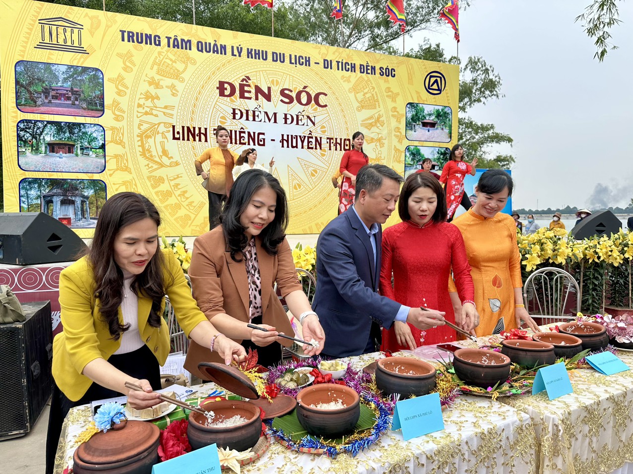Hội thi nấu cơm dân gian tại Lễ hội Gióng - ảnh 9