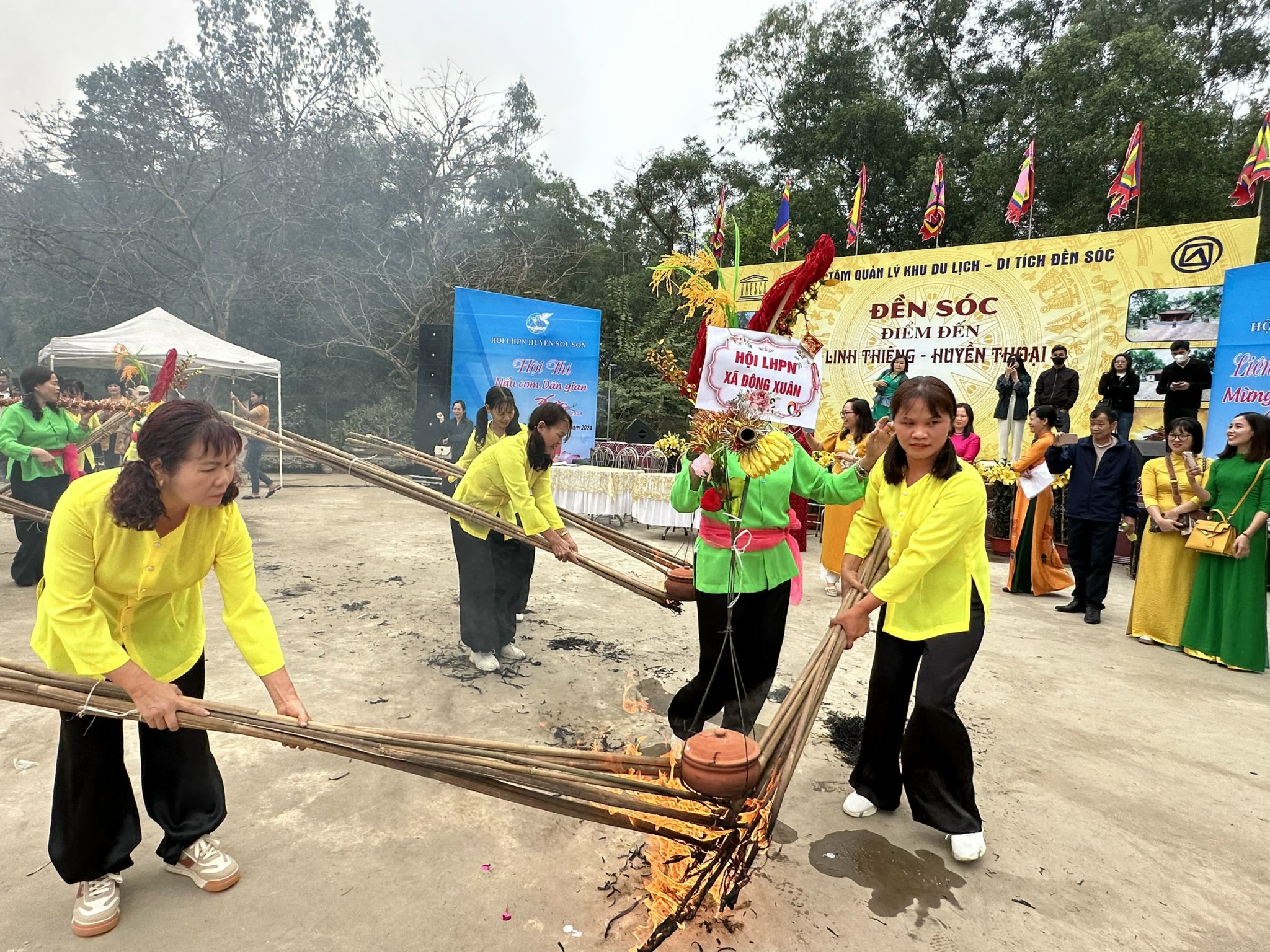 Hội thi nấu cơm dân gian tại Lễ hội Gióng - ảnh 1