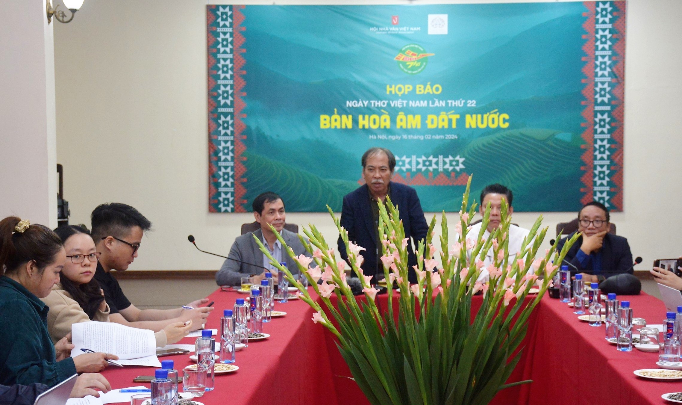 Ngày thơ Việt Nam 2024 có sân khấu tôn vinh thơ viết về miền núi - ảnh 1